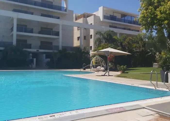 Garden And Pool At Royal Park Eilat